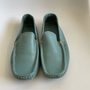 Tod’s Gommino Driving Pebble Leather Loafers in rare light blue color 38